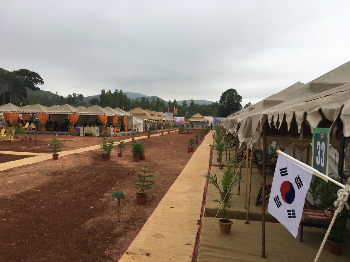 인도 열기구 축제 캠프